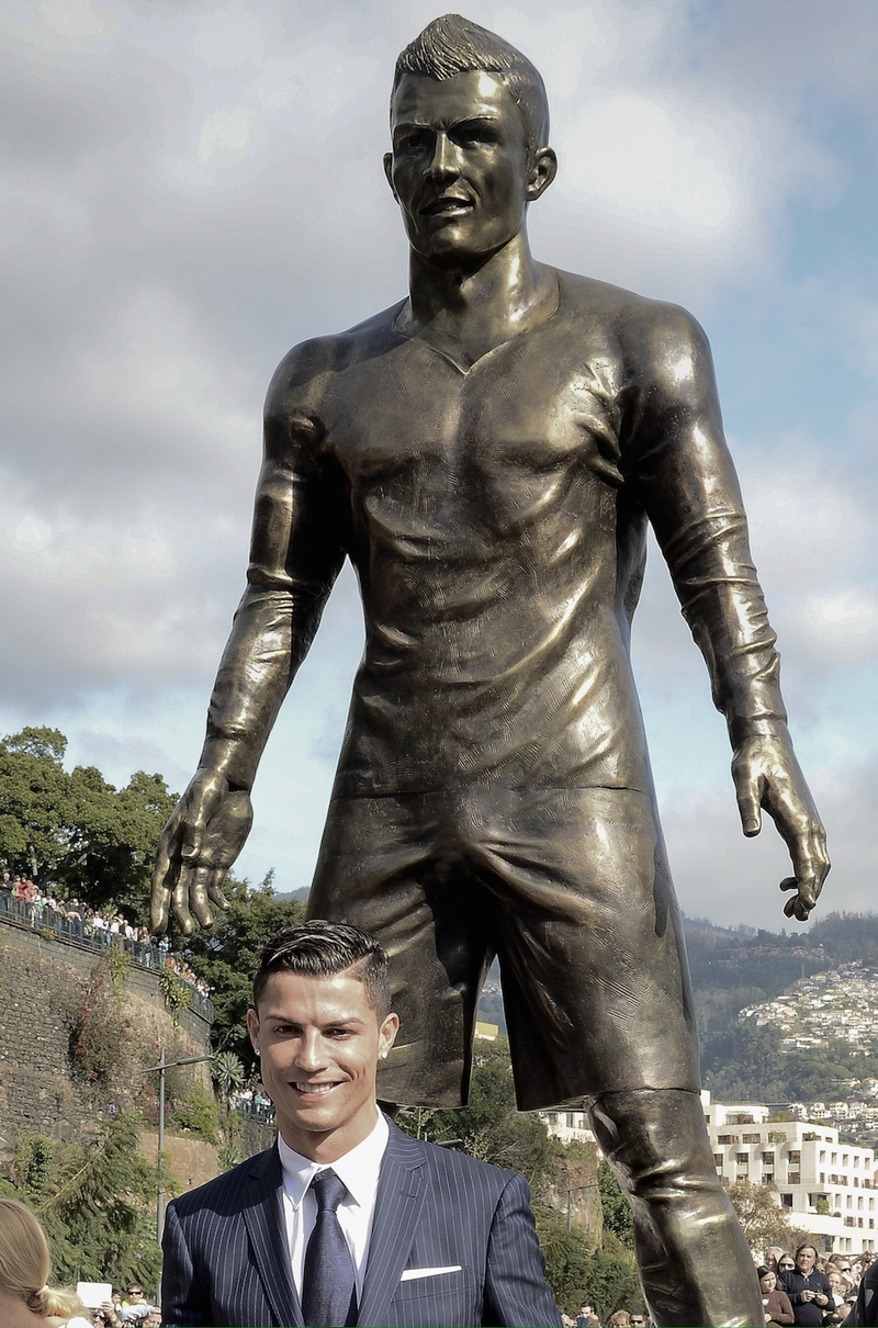 Illustration for article titled Cristiano Ronaldo Statue Features A Big Ol' Bulging Dick
